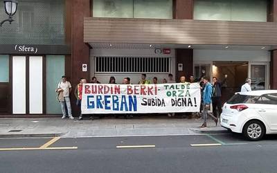 Akordioak bertan behera utzi du Burdinberriko greba mugagabea
