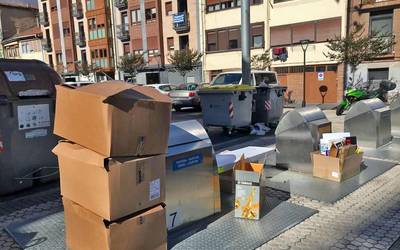 Kartoi komertziala ordutegiz kanpo ateratzeagatik kargu hartu die Mankomunitateak zenbait saltokiri