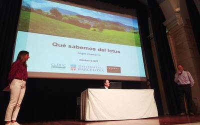 Santa Ana aretoa beteta eman diote hasiera Esperientzia Gelari