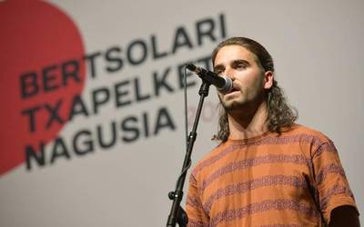 Haritz Mujikaren alde (edo, bederen, ez kontra)