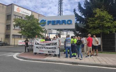 Mobilizatzen hasi dira Ferron, lan baldintzak hobetzeko