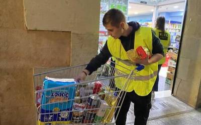 "Oso erantzun ona" jasotzen ari da Hotz Oñati elkartea elikagai bilketarekin