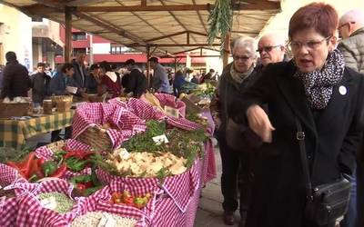 Santamasetako artisautza ferian postua jartzeko izen-ematea ireki dute