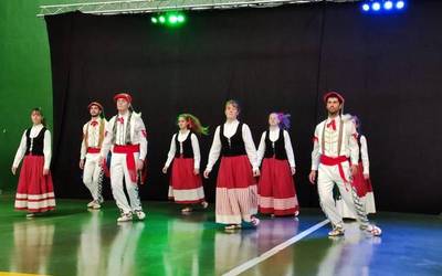 Dantzak elkar ikasiz