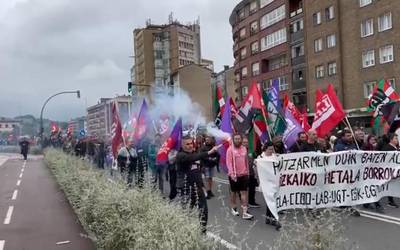 Metalgintzako beharginek hiru greba egun antolatu dituzte lan-hitzarmen berria adostu dadin eskatzeko