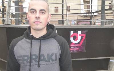 "Ikasleak benetan beste hezkuntza baten aldeko apustua egitera animatzen ditugu"