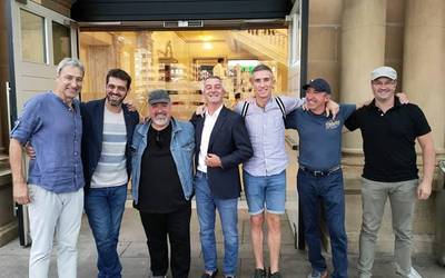 Los Xey musika taldeari buruzko dokumentalaren aurkezpena egin dute Donostian