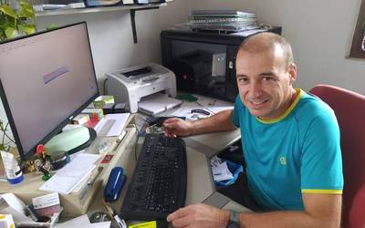 «Familiak lurperatua izan den pertsonaren lanbidea irudikatu nahi izaten du»