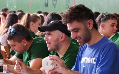 Legorretako gazteek giro paregabean ospatu dituzte haien festak