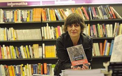 Literatur solasaldia egingo dute Garbiñe Ubedarekin