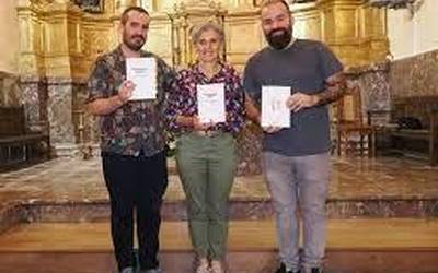 Helduentzako poema ilustratuen kontaketa gaur Laban, Hasier Larretxearekin eta Juan Angel Perotxenarekin