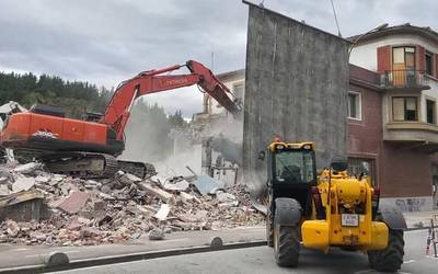 [BIDEOA] Sorginola gaztetxea botatzen hasi dira