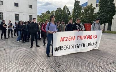 Hizkuntza eskubideetan unibertsitateak atzera egin duela salatu du NUPeko Euskara taldeak