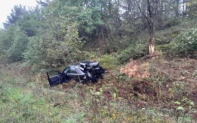 Zauritu bat egon da Orozkon, auto bat errepidetik atera ostean