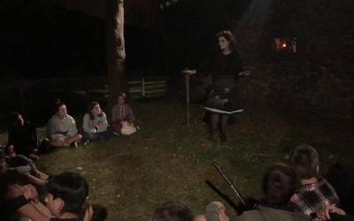 Beldurrezko ipuinak kontatzen hilerrian