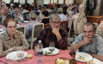 Elgetako erretiratuek egun pasa Gernikako azokan