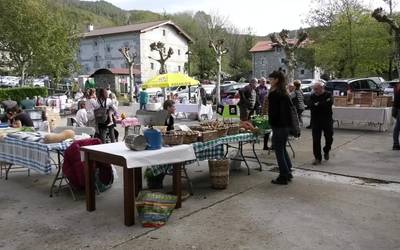 Mota ezberdinetako artisau eta ekoizleak elkartu dira  Gazteluko Asteburu Kulturalean