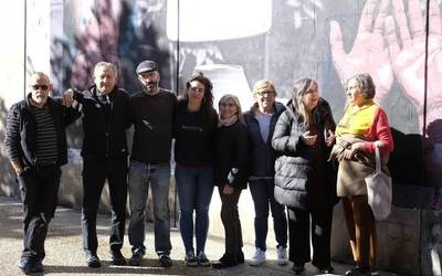 Zumalakarregi etorbidea jantzi dute Aitziber Duarteren 'Zeramika' horma-irudiarekin