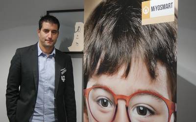 “Osasun zerbitzua da gurea, eta bezeroei lentillak erosteko erraztasunak eskaini nahi dizkiegu”