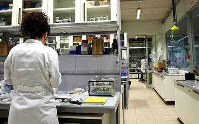 Ogasunari dirua bueltatzeko eskatu diote doktoregaiek