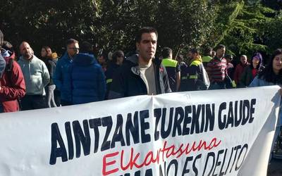 Absolbitu egin dute Aintzane Mendia Tubacexeko langilea, epaileak zalantzan jarri baititu poliziaren bertsioaren hainbat puntu