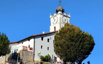 Eguraldi bikaina lagun, kanpai hotsek hartu dute beste urte batez San Martin auzoa