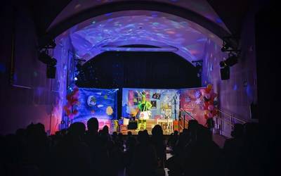 Kids&Us-ek 'There in no place like space' antzerkia eskaini du Kulturaten