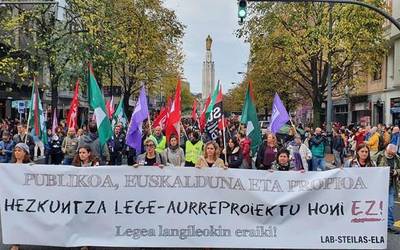 Bailarako eskola publikoetako langileek ere bat egin dute grebarekin