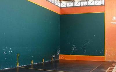 Atzeratu egin dute etzi egitekoa ziren emakumeen arteko pala txapelketa