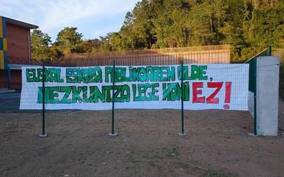 Zaragueta Eskolako eta Maria Maestra Haurreskolako langileak greba deialdiarekin bat