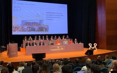 Mondragon "elkarrizketarako prest" dago Ulmarekin eta Oronarekin, betiere arautegiaren barruan