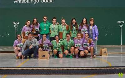 Euskal Herriko launakako sokatira txapelketa irabazi dute Beti Gazteko emakumeek