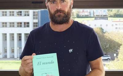 Salgai dago dagoeneko Imanol Ulaciaren 'El mundo' liburua