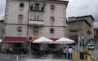 Gaur abiatu dute ‘Artziniegan bizi eta erosi’ kanpaina