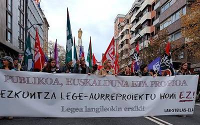 Aiaraldeko hezkuntza publikoko langileen erdiak baino gehiagok egin du bat gaurko greba egunarekin