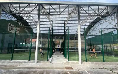 24 emakumek jokatu zuten genero indarkeriaren aurkako Laudioko I. Padel Torneoa