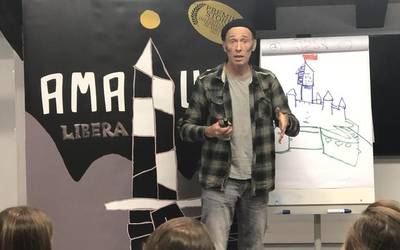 Asisko Urmenetaren 'Amaiur! Libera State' komikiaren azalpenekin hasi dute Ttak Eguna
