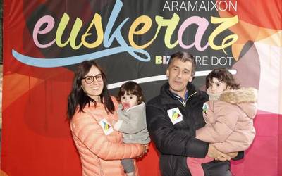Euskararen aldeko herri lasterketa egin dute Aramaion