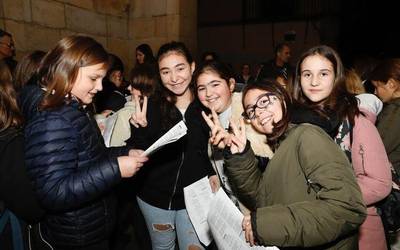 Txokolate beroarekin eta kantuz ospatu dute Euskararen Eguna, bezperan