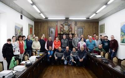 Datozen lau urteetarako junteroak eta mendi komisionatuak aurkezteko deialdia zabaldu du Baztango Udalak