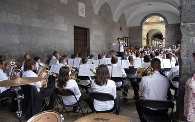 Urte bukaerako kontzertua emango du bihar Udal Musika Bandak