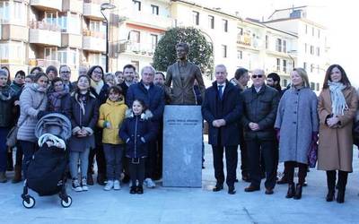 Julene Urzelai oroituz inauguratu dute haren omenezko bustoa