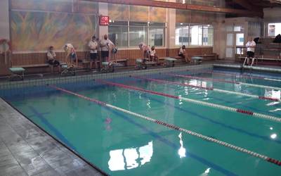 Majori kiroldegiko igerilekua itxita egongo da larunbateko hegats igeriketa txapelketaren ondorioz