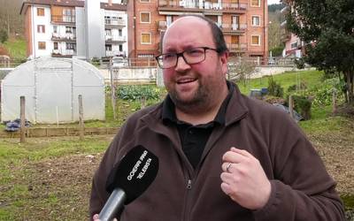 “Marketing gutxiago eta lan gehiago” eskatu dio Izal Baik Udal Gobernuari, Gurutze Berriko lanen kontura