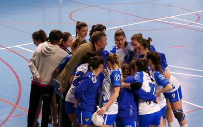 Azken partiduetan lau porrot jaso ondoren garaipena lortu zuen Tolosa CF Eskubaloiak