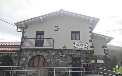 Bertso afaria izango da gaur Andatzako auzo elkartean