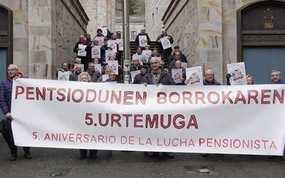 Bizitza duina lortzeko borrokan jarraituko dute bailarako pentsiodunek