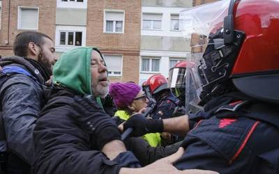 Elkarrekin Podemos-IUk azalpenak eskatu ditu Itzubaltzeta/Romoko protestetan Ertzaintzaren "neurrigabeko jokabideagatik"