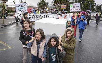 Zipiriñeko ikasleen gurasoak ez daude adabaki gehiago onartzeko prest