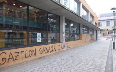 Geroa Baik "irmotasun osoz" gaitzetsi ditu egindako pintaketak